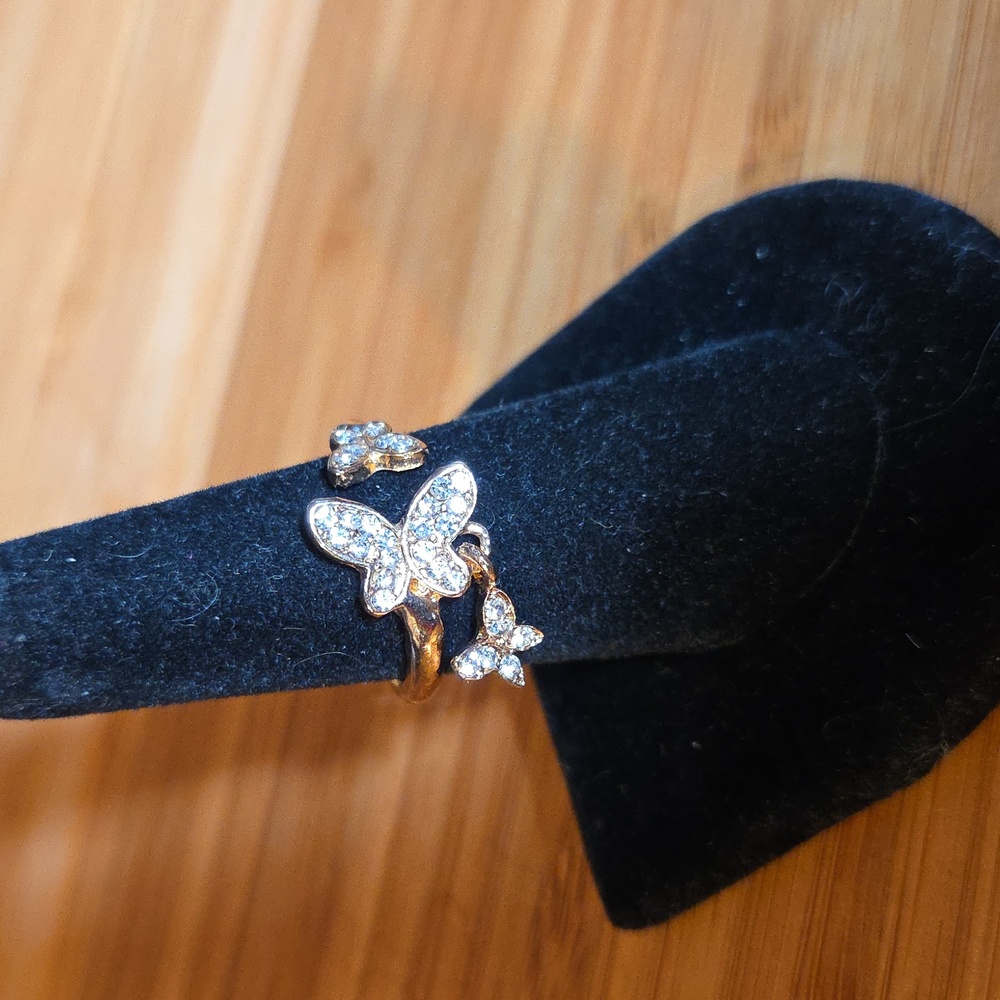 Butterflies Dangle Charm Ring clear stones